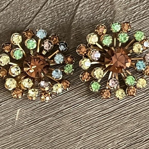 Jewelry - Vintage Glowers Uranium Multi-Color Crystal starburst clip Earrings mid-century